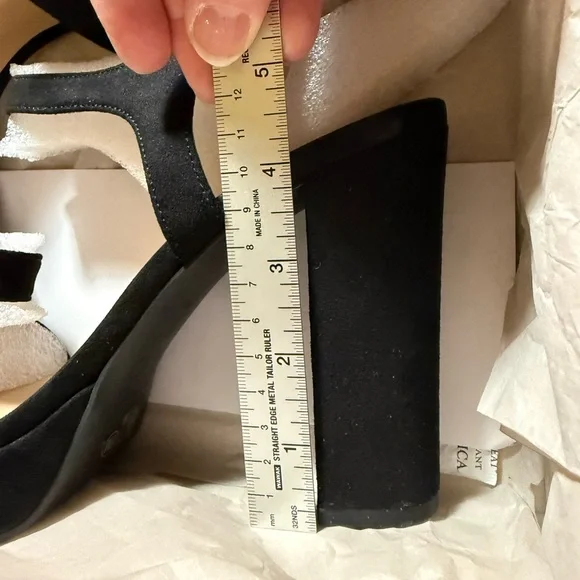 Chinese Laundry Black Block Heel Sandals - Picture 2 of 3